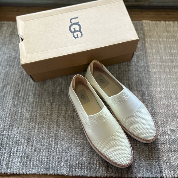 UGG Shoes - UGG Sammy white size 10